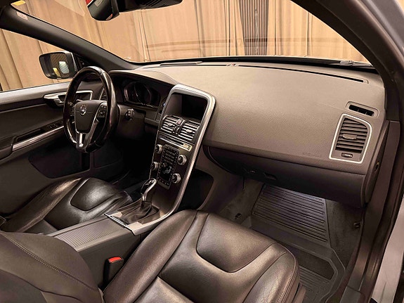 Volvo XC60 11 of 30