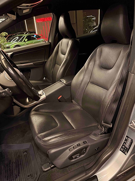 Volvo XC60 18 of 30