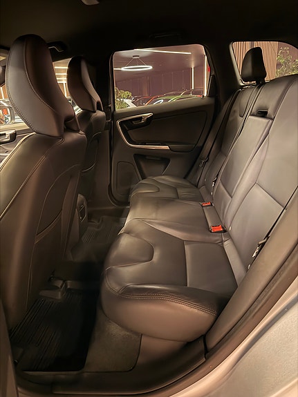 Volvo XC60 17 of 30