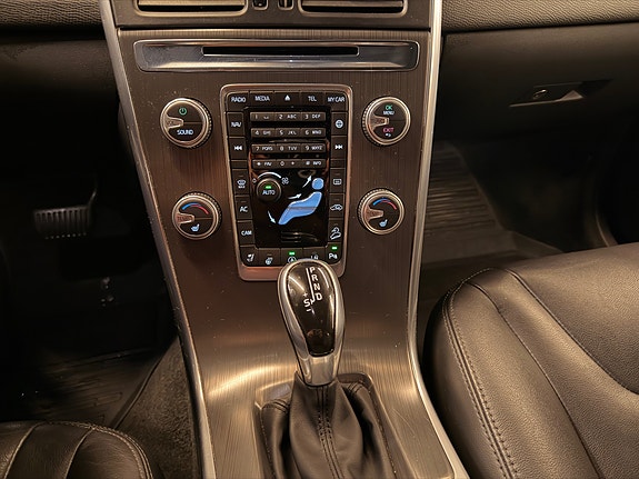 Volvo XC60 21 of 30