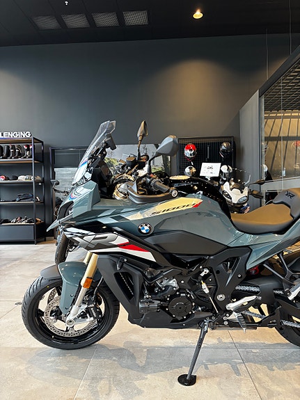 BMW S 1000 XR 3 of 7