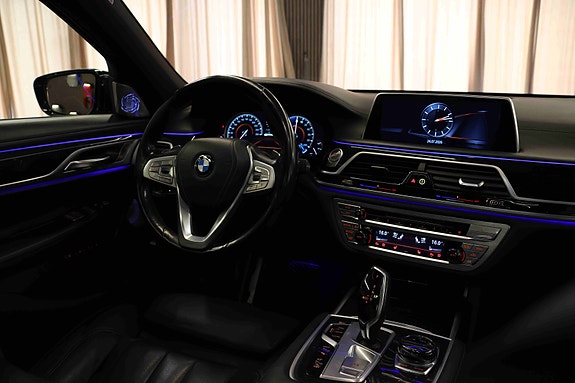 BMW 740Le 18 of 30