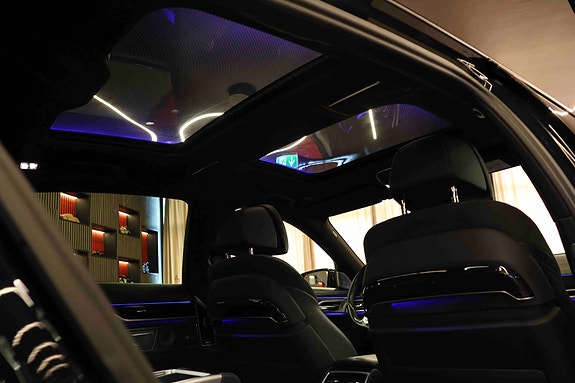 BMW 740Le 13 of 30