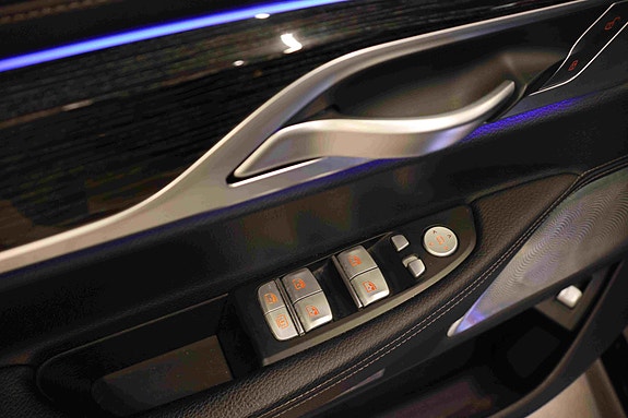 BMW 740Le 29 of 30