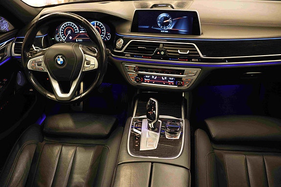 BMW 740Le 17 of 30