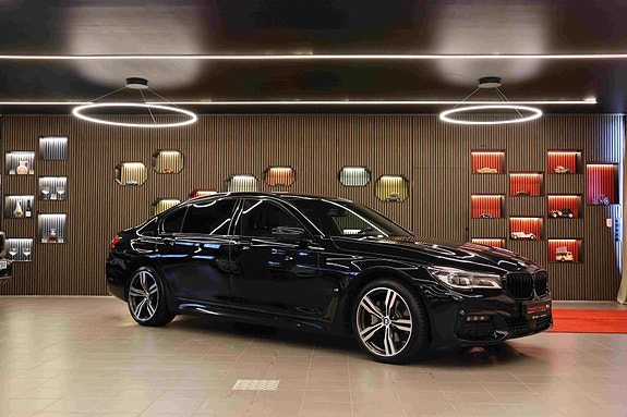 BMW 740Le 2 of 30