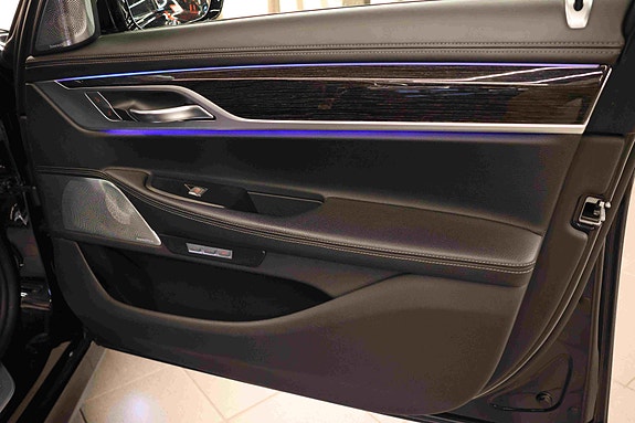 BMW 740Le 11 of 30