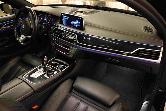 BMW 740Le 9 of 30
