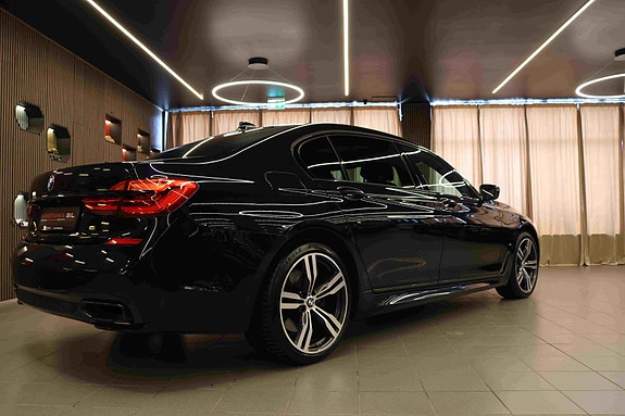 BMW 740Le 7 of 30