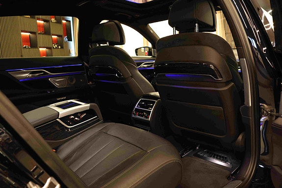 BMW 740Le 12 of 30