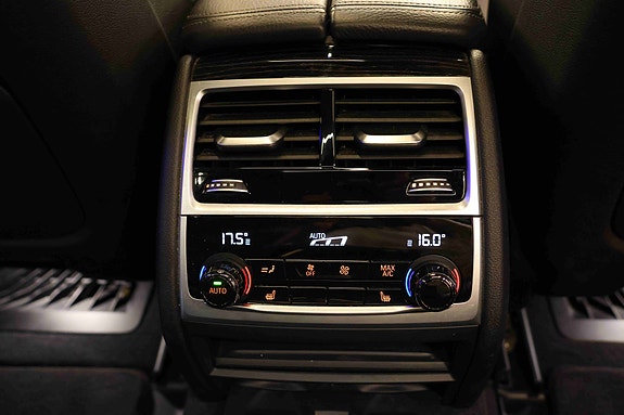 BMW 740Le 16 of 30