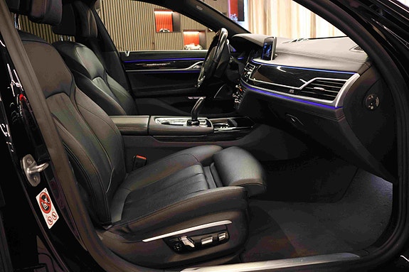 BMW 740Le 8 of 30