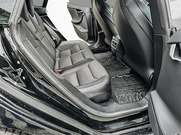 Tesla Model S 19 of 26
