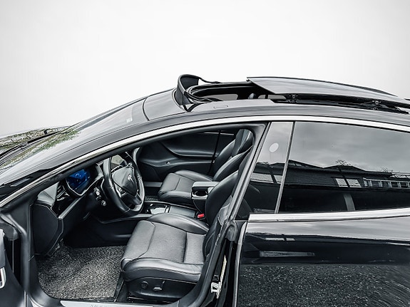 Tesla Model S 11 of 26