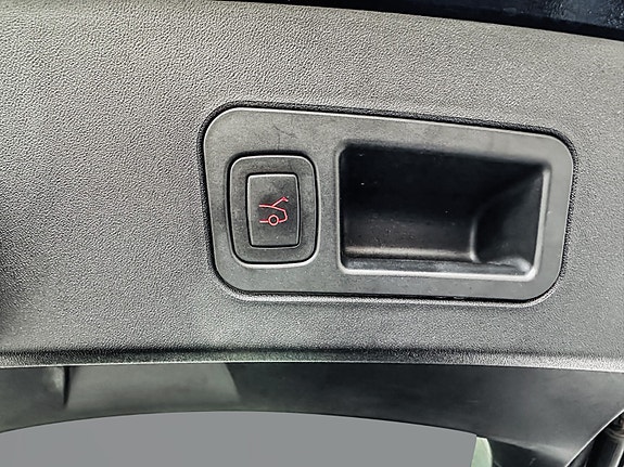 Tesla Model S 21 of 26