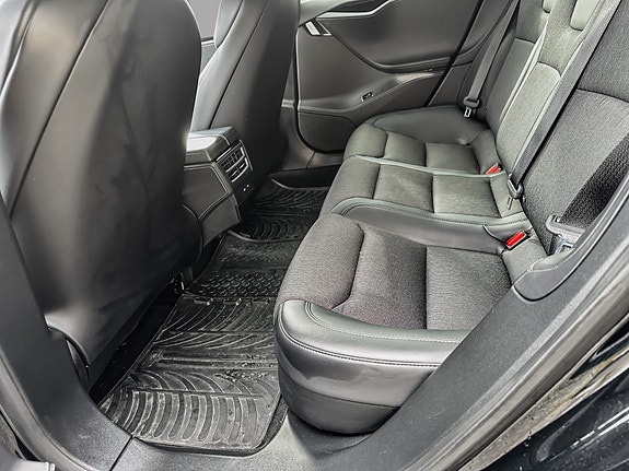 Tesla Model S 17 of 26