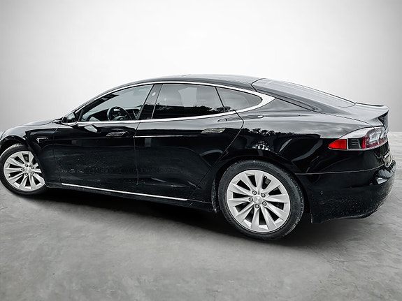 Tesla Model S 2 of 26