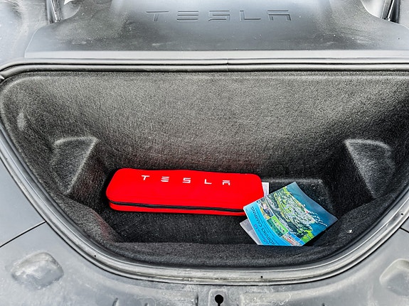 Tesla Model S 22 of 26