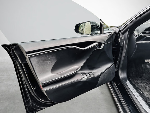 Tesla Model S 9 of 26