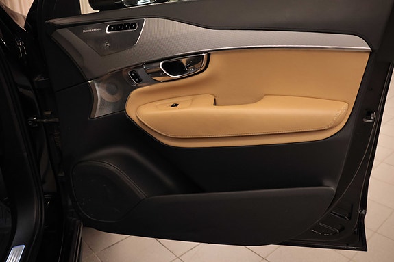 Volvo XC90 12 of 30
