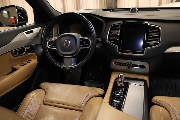 Volvo XC90 19 of 30