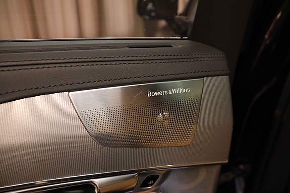 Volvo XC90 26 of 30