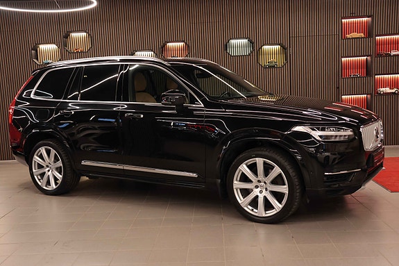 Volvo XC90 2 of 30