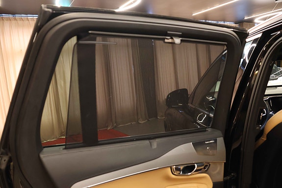 Volvo XC90 28 of 30