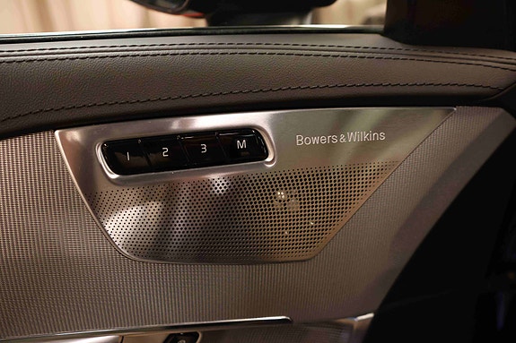 Volvo XC90 30 of 30