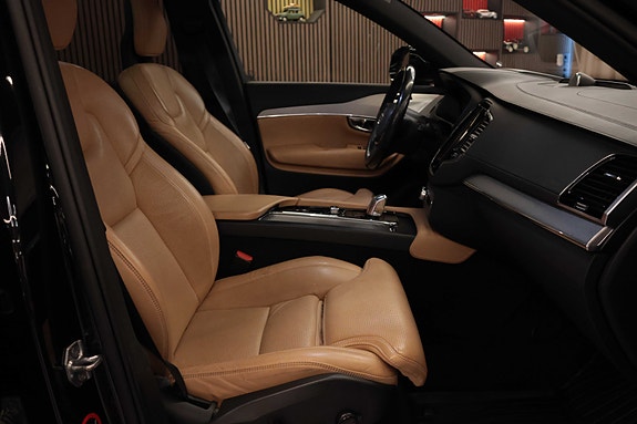 Volvo XC90 11 of 30