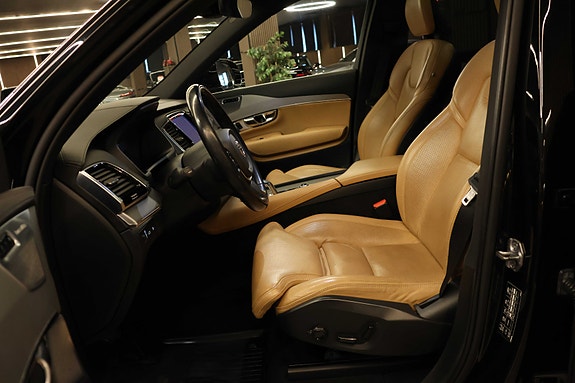 Volvo XC90 29 of 30