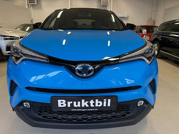 Toyota C-HR 2 of 29