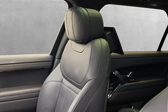 Land Rover Range Rover Sport 27 of 30