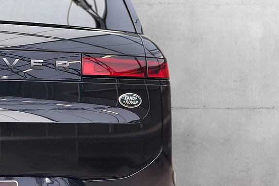 Land Rover Range Rover Sport 16 of 30