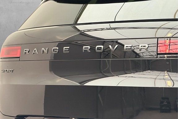 Land Rover Range Rover Sport 8 of 30