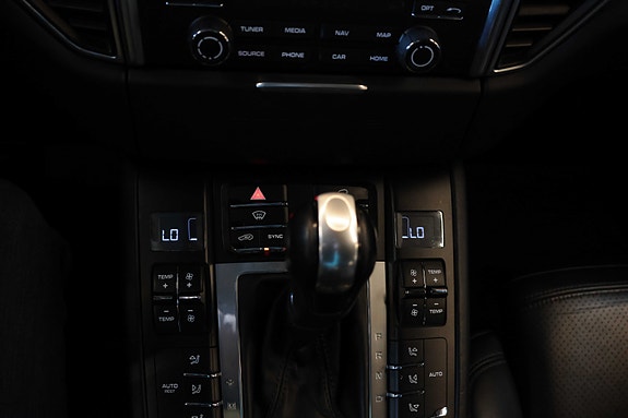 Porsche Macan 30 of 30