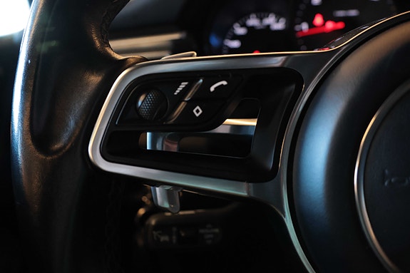 Porsche Macan 28 of 30