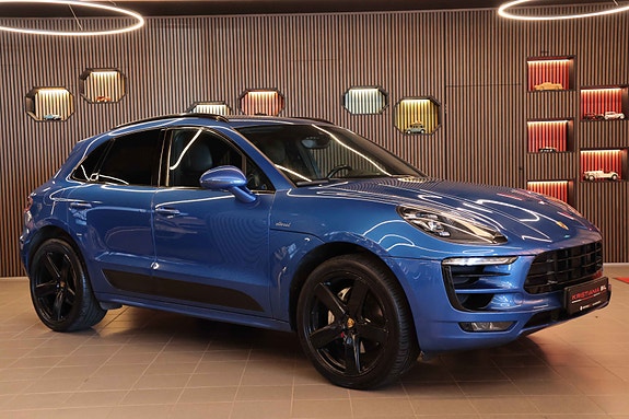 Porsche Macan 2 of 30