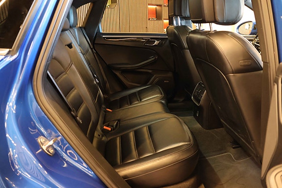 Porsche Macan 16 of 30