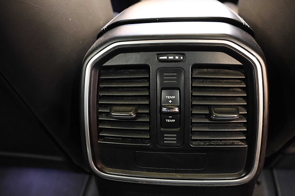 Porsche Macan 17 of 30