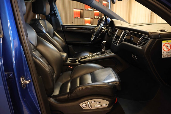 Porsche Macan 11 of 30
