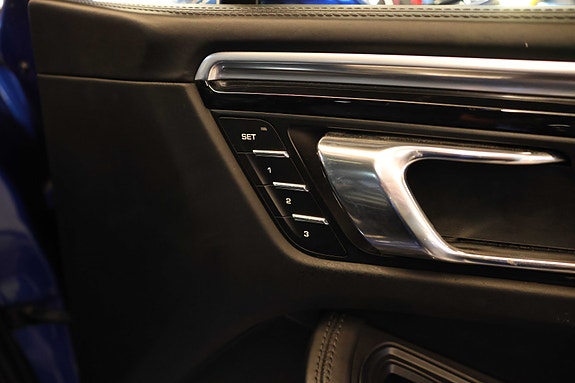 Porsche Macan 15 of 30
