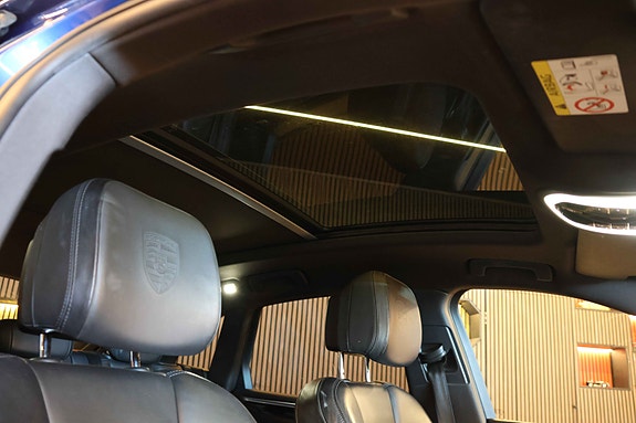 Porsche Macan 14 of 30