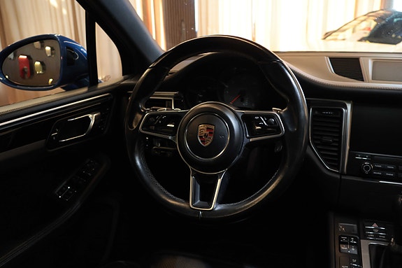 Porsche Macan 22 of 30