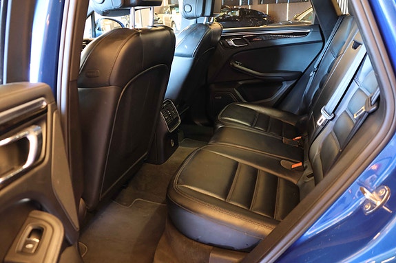 Porsche Macan 26 of 30