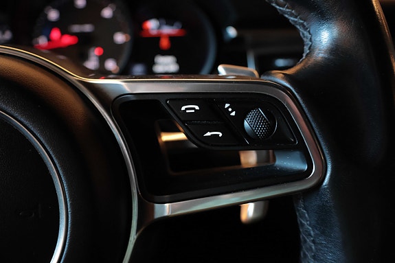 Porsche Macan 29 of 30