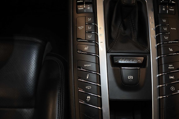 Porsche Macan 20 of 30