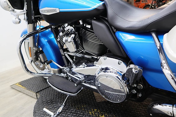 Harley-Davidson Electra Glide Revival 114 13 of 24