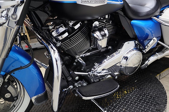 Harley-Davidson Electra Glide Revival 114 21 of 24