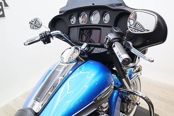 Harley-Davidson Electra Glide Revival 114 12 of 24